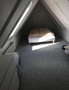 2-værelses lejlighed med udnyttet tag-etage udlejes - Billede 8 af 10