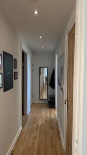 Stor 3-værelses andelsbolig med 8m2 sydvendt altan og flot udsigt over Randers og gudenåen - Billede 3 af 15