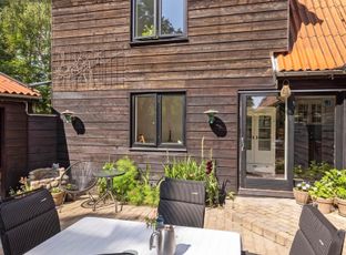 Søger I en charmerende bolig med personlighed og mange smukke detaljer, så kig nærmere på dette dobbelthus beliggende i rolige omgivelser tæt på skov og strand.  - Billede 17 af 28