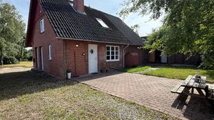 Villa med store have til salg - Billede 2 af 12