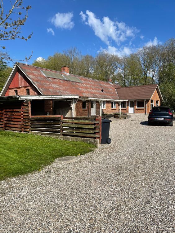 Landlig villa med 3959m2 grund - Hovvej 1, Spøttrup