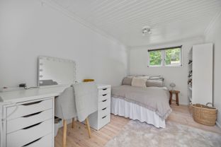 Søger I en charmerende bolig med personlighed og mange smukke detaljer, så kig nærmere på dette dobbelthus beliggende i rolige omgivelser tæt på skov og strand.  - Billede 13 af 28