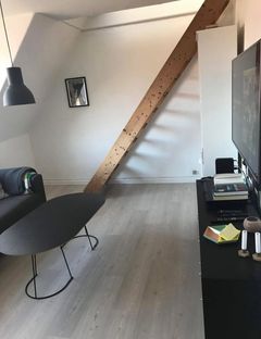 2-værelses lejlighed med udnyttet tag-etage udlejes - Billede 5 af 10