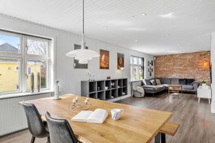 Rummelige villa tæt ved palmestranden - Billede 2 af 9