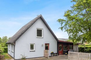 Hyggeligt hus med dejlig have - Billede 2 af 11