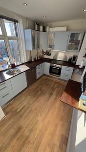 Stor 3-værelses andelsbolig med 8m2 sydvendt altan og flot udsigt over Randers og gudenåen - Billede 2 af 15