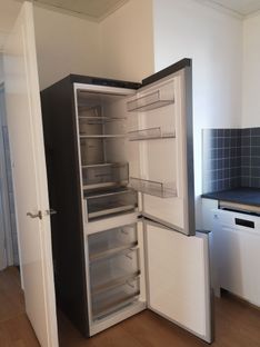 Stuelejlighed midt i byen med egen P-plads - Billede 7 af 12