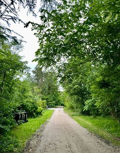 Søger I en charmerende bolig med personlighed og mange smukke detaljer, så kig nærmere på dette dobbelthus beliggende i rolige omgivelser tæt på skov og strand.  - Billede 15 af 28