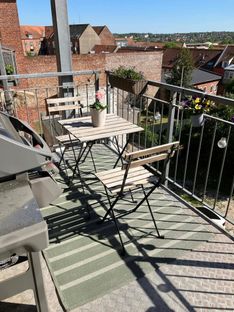 Stor 3-værelses andelsbolig med 8m2 sydvendt altan og flot udsigt over Randers og gudenåen - Billede 13 af 15