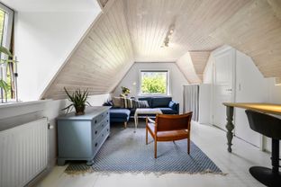 Søger I en charmerende bolig med personlighed og mange smukke detaljer, så kig nærmere på dette dobbelthus beliggende i rolige omgivelser tæt på skov og strand.  - Billede 8 af 28