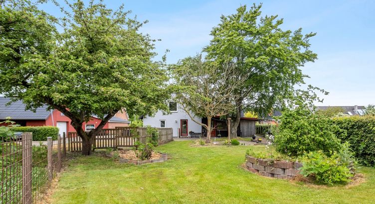 Hyggeligt hus med dejlig have - Houvej 271, Gandrup