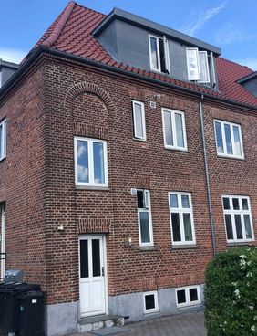 2-værelses lejlighed med udnyttet tag-etage udlejes - Grønlandsgade 33, Odense C