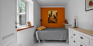 Søger I en charmerende bolig med personlighed og mange smukke detaljer, så kig nærmere på dette dobbelthus beliggende i rolige omgivelser tæt på skov og strand.  - Billede 12 af 28