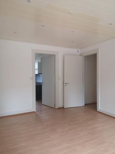 Stuelejlighed midt i byen med egen P-plads - Billede 4 af 12