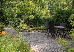 Søger I en charmerende bolig med personlighed og mange smukke detaljer, så kig nærmere på dette dobbelthus beliggende i rolige omgivelser tæt på skov og strand.  - Billede 18 af 28